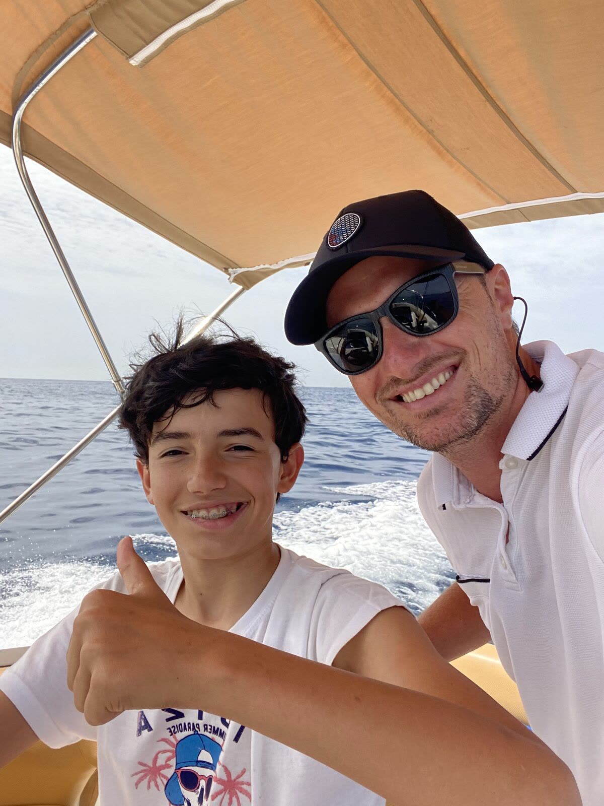 Clients celebrating on a SeaRay 290 charter from Marina Botafoch